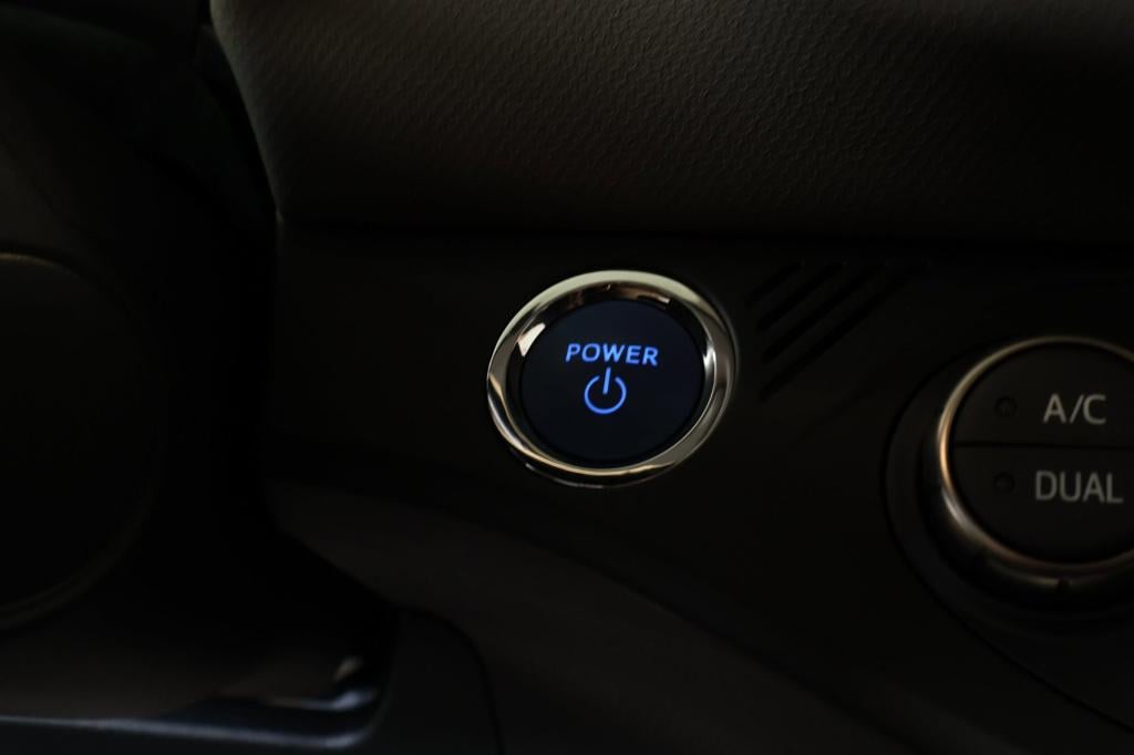 Toyota Yaris 1.5 hybrid lease nl auto, cruise controle, navigatie,