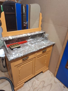 Leuk brocante kast , rolluikbureau , stoel