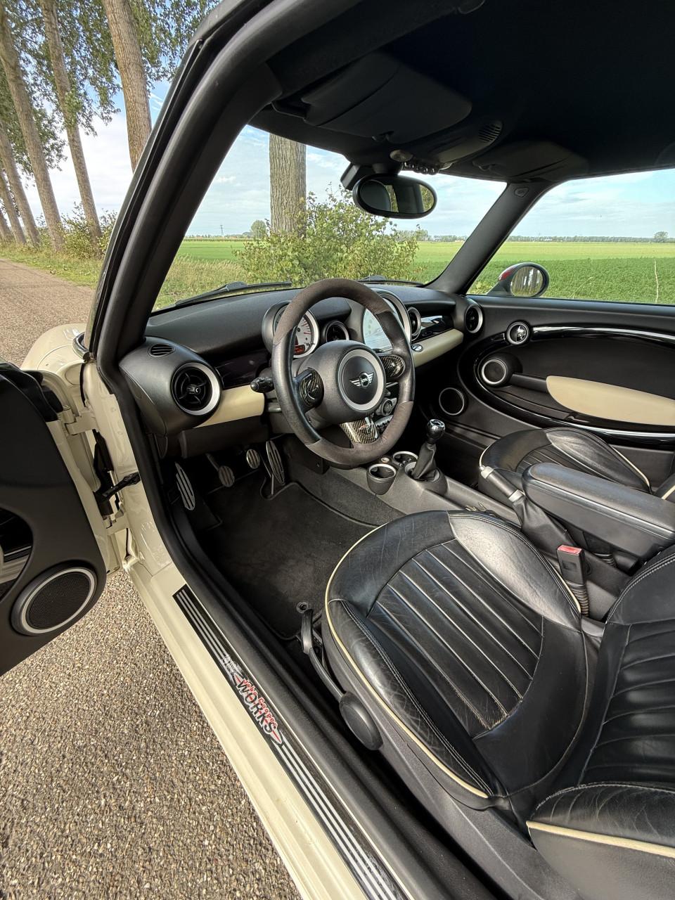 Mini Cooper S John Cooper Works | 2008 | 168.912 km | Hybrid turbo