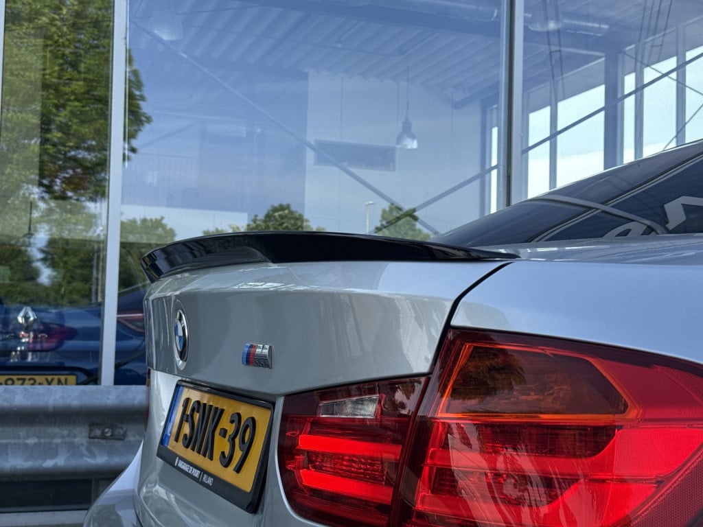 BMW 3-serie 320i high executive m sport | nl-auto | dealer ond. | m perform