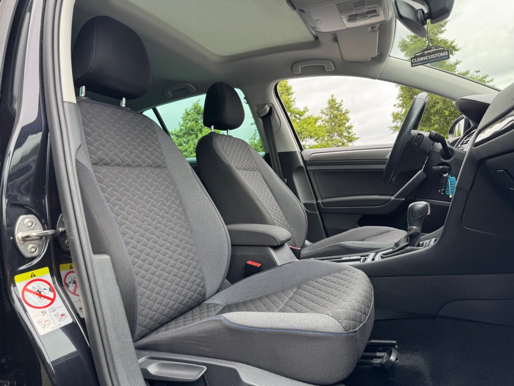 Volkswagen Golf 1.0 tsi highline * panoramadak * stoelverwarming * clima