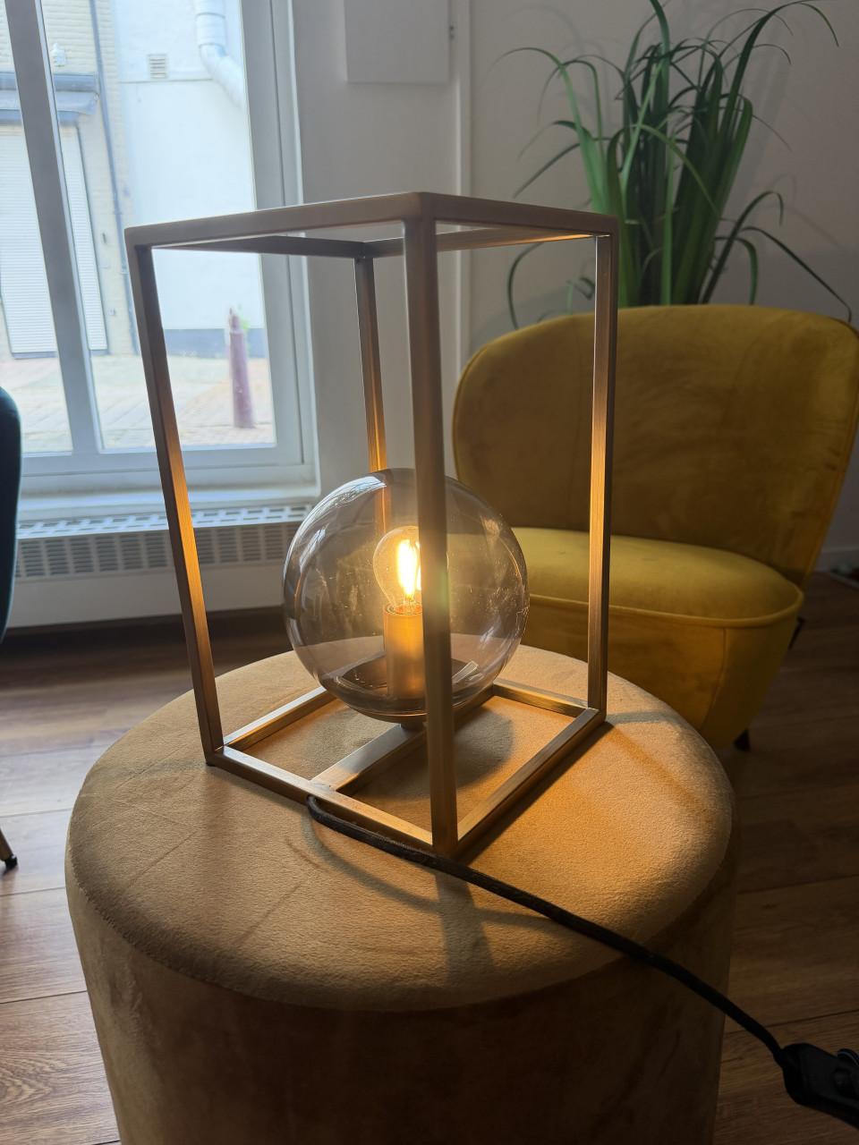 Moderne design tafellamp met rookglas en messing frame, NIEUW