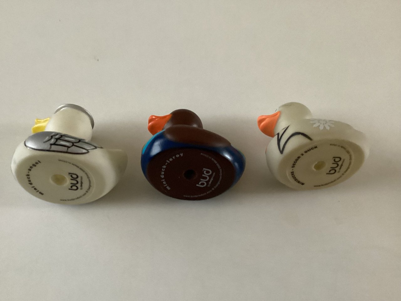 3 badeendjes.   Merk: BUD.