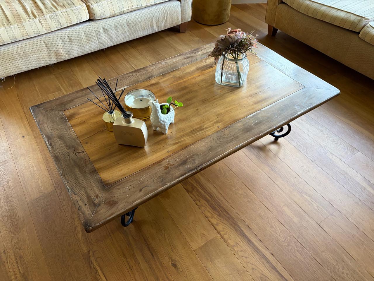 Eettafel met 6 stoelen