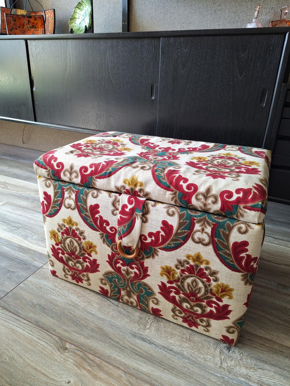 Kist. Bekleed.  Retro item