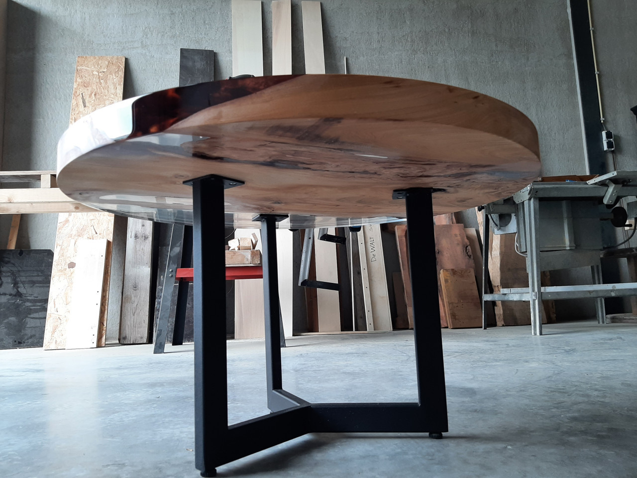 Epoxy ronde bijzzettafel