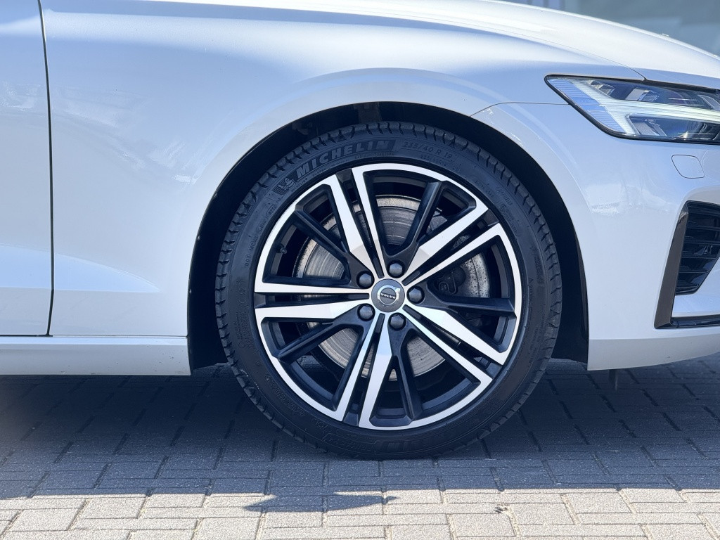 Volvo V60 t6 340pk recharge r-design| panodak| adap.cruise| h&ksound| came