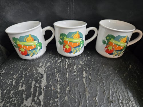 3 stuks Jaren 80 beker van Knorr Quick Soup Michele Wathelet. 8 x 7,5 cm.