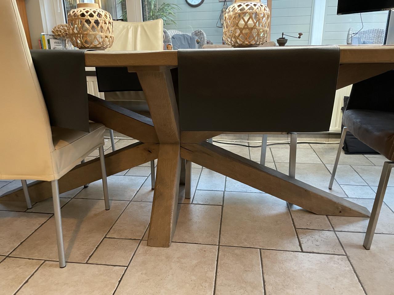 Prachtige eiken kloostertafel met leren stoelen, 240x100cm