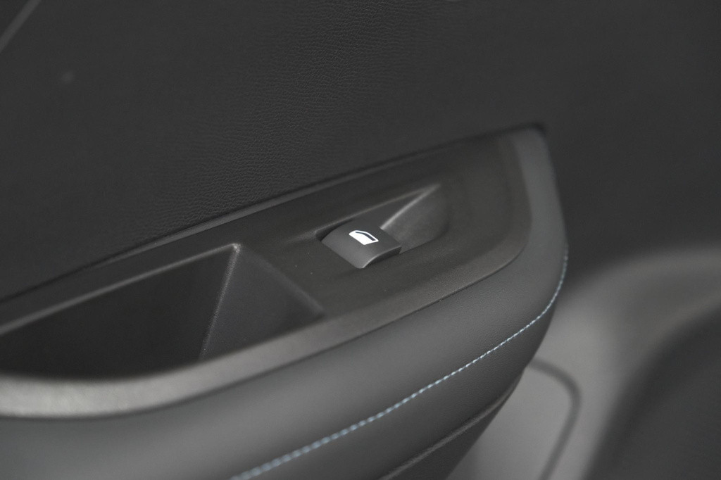 Peugeot 2008 puretech 100 allure | camera | navigatie | apple carplay | par