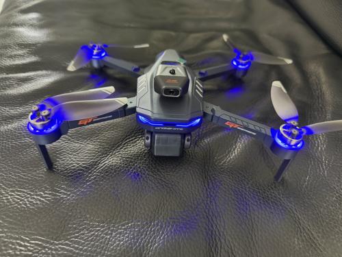 Hele goede Drone met groot scherm en onderdelen