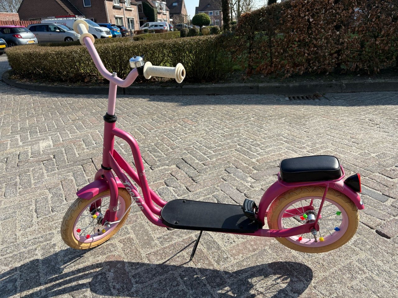 Leuke roze Loekie step met zadel