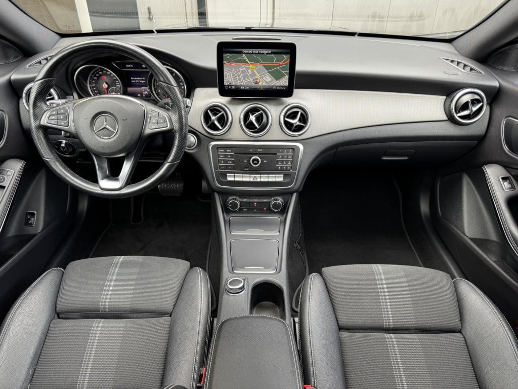Mercedes-Benz Cla 180 ambition nl-auto! | panoramadak | navigatie full-map 