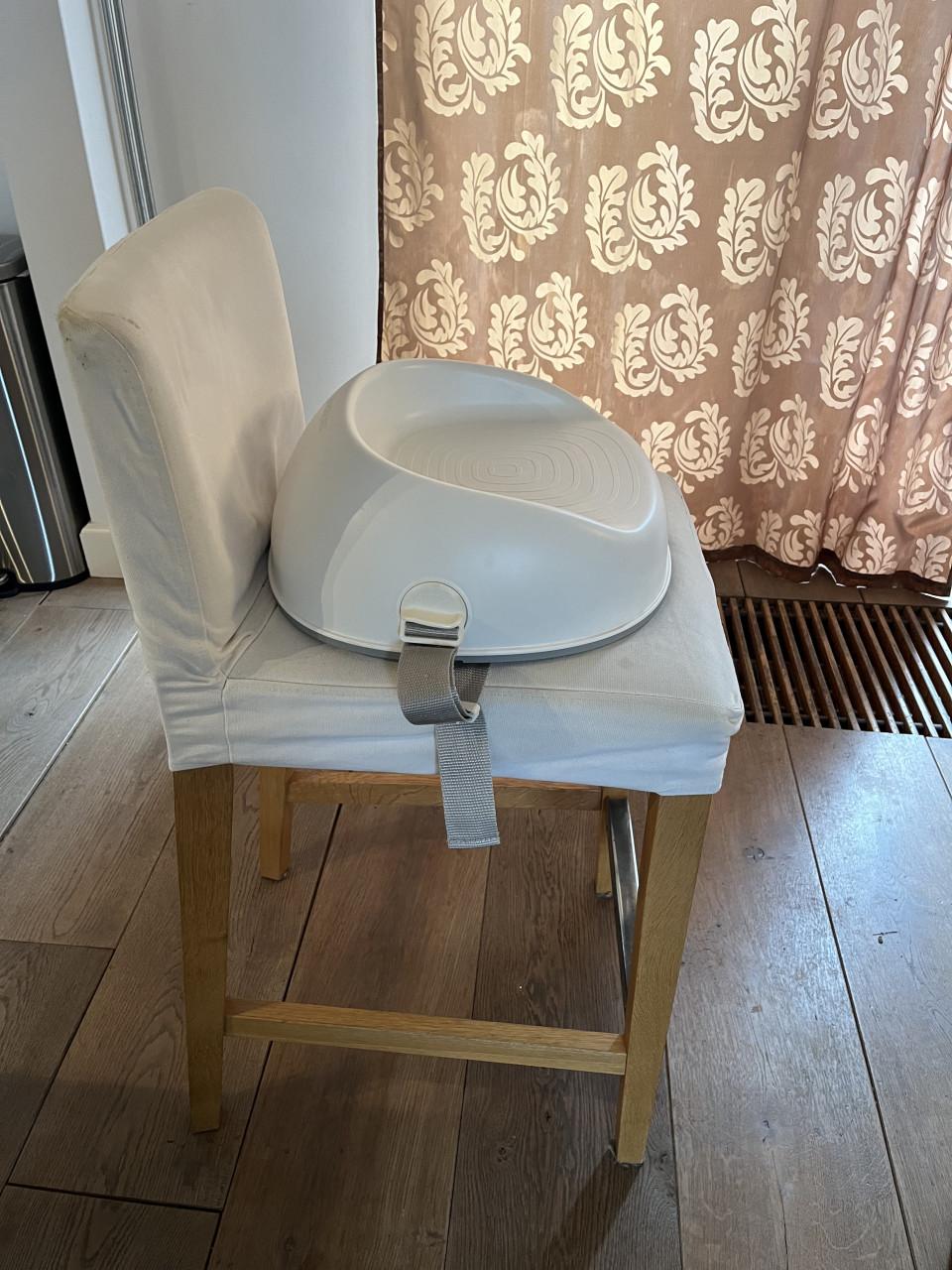 BabyBjörn stoelverhoger – zo goed als nieuw