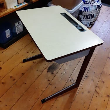 Oud schoolbankje