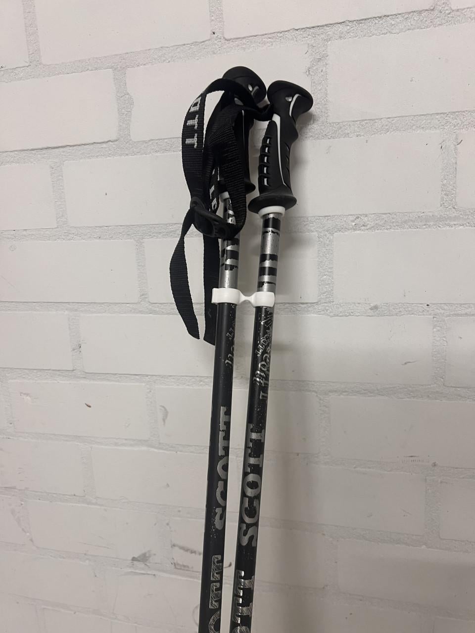 Volkl Attivia Motion ski's met stokken