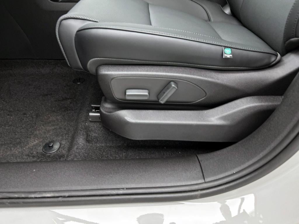 Leapmotor C10 design reev (hybrid) 28.4 kwh | black interieur | stoel-koeli
