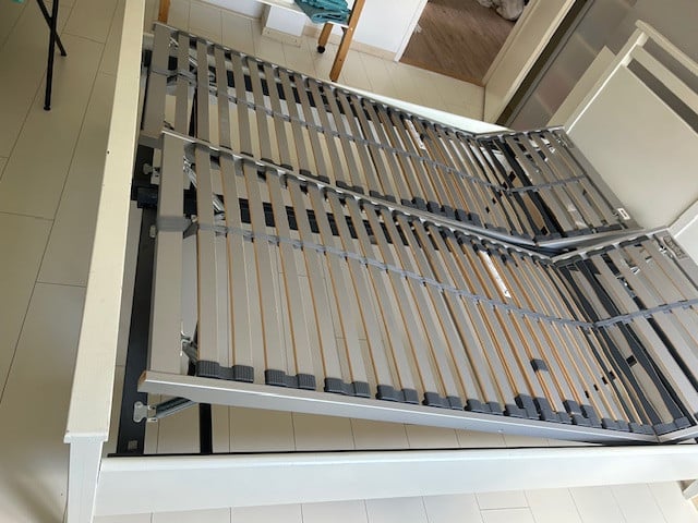 2 persoon bed compleet met matrassen, lattenbodems en nachtkastjes