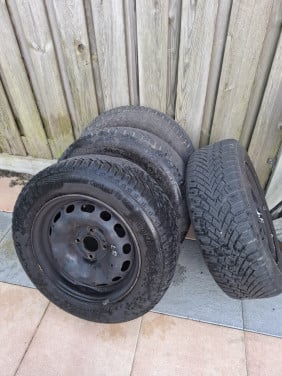 Autobanden op velg