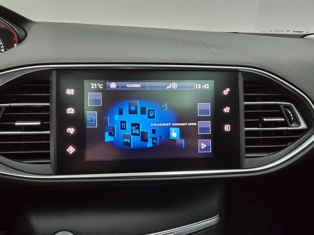 Peugeot 308 sw occasion stationwagen met trekhaak en grote kofferbak | twee