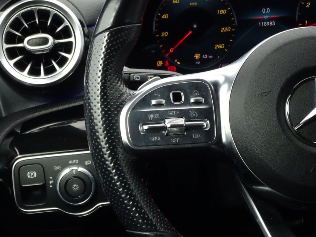 Mercedes-Benz A-Klasse 180 business solution amg | pano | led | el trekhaak