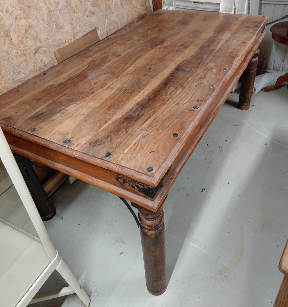 Massief houten eettafel