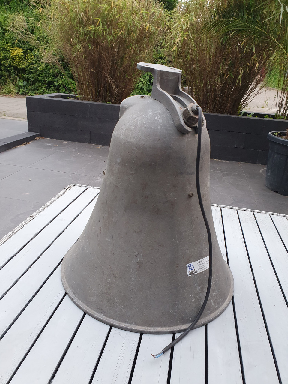 Mooie antieke zware buiten speaker(gemerkt philips hollandia)...