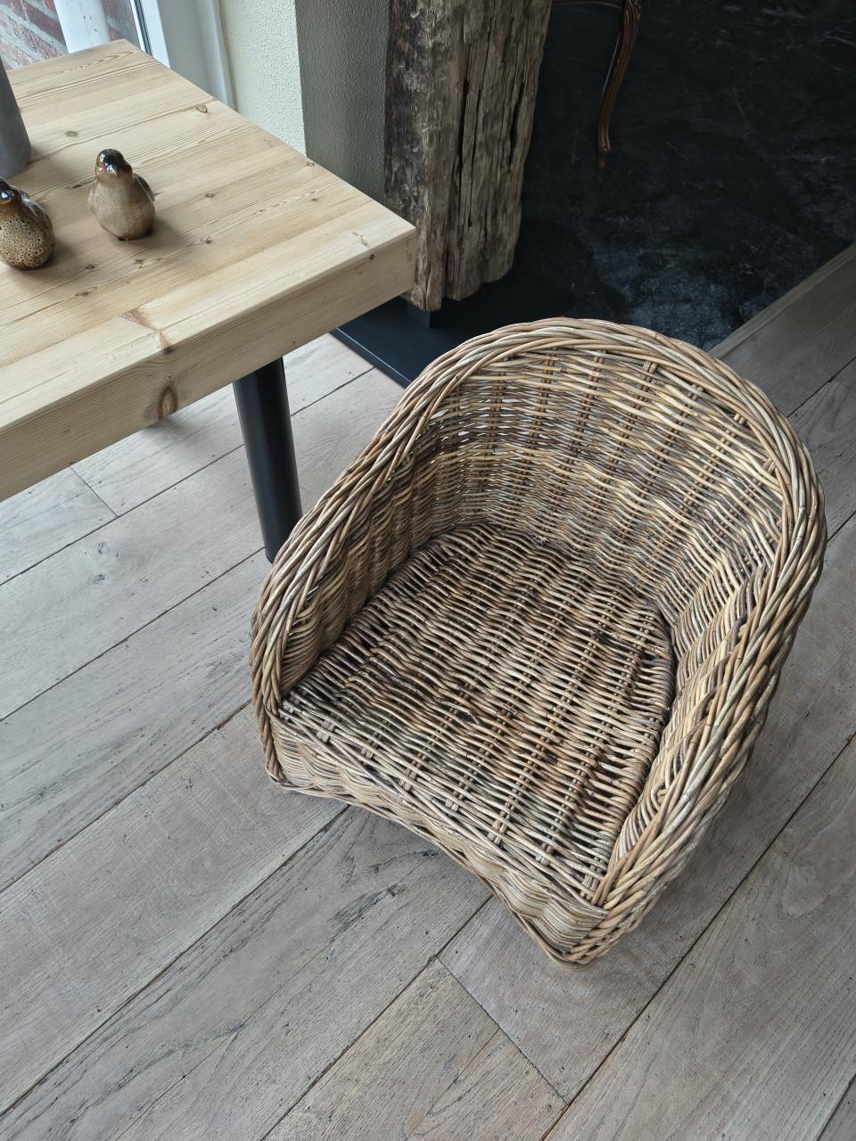 Rotan kinderstoeltje