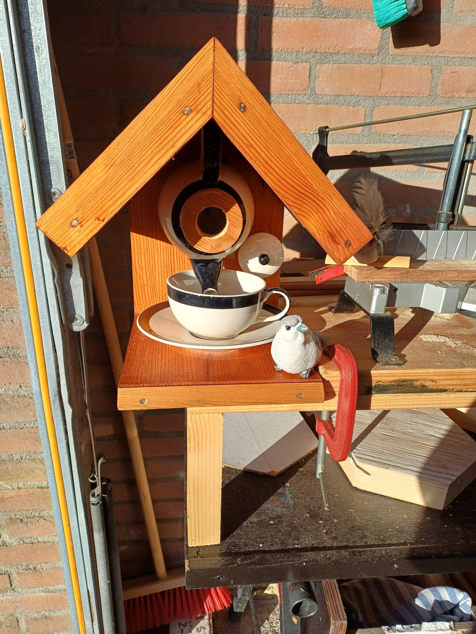 De Leukste Vogelhuisjes , Nestkastjes en voederplateaux zie foto's