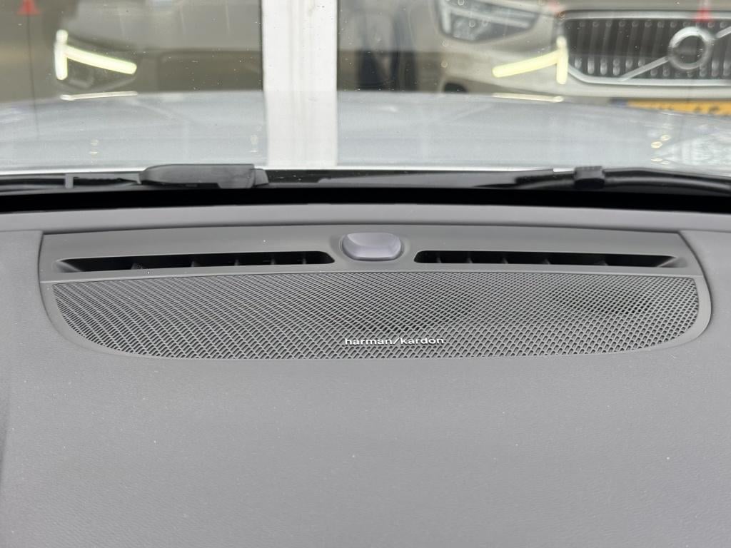 Volvo XC40 t5 262pk recharge ultimate dark