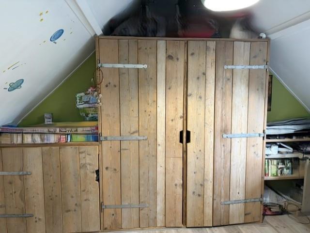 Robuuste steigerhouten kast