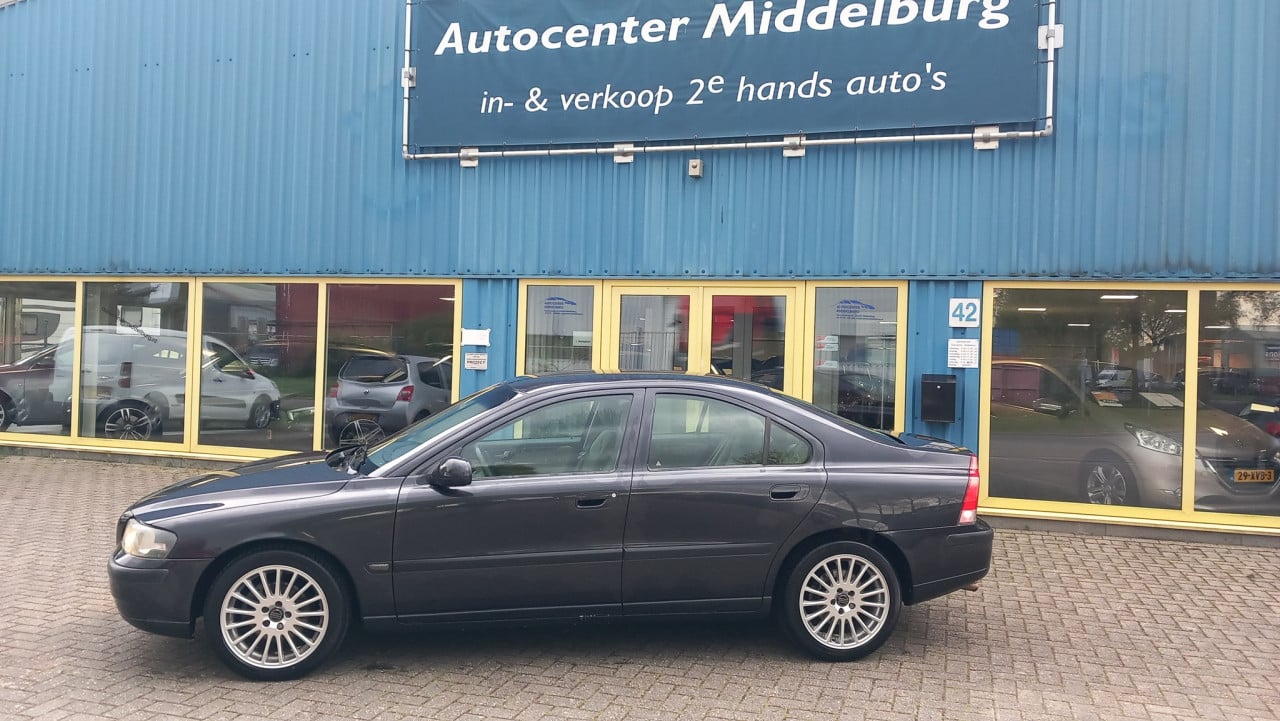 Volvo S60 2.4 170 pk Edition bj:2001 airco lm-velgen i.z.g.st apk 2026 !!