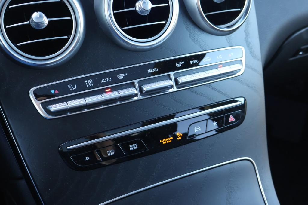 Mercedes-Benz Glc 200 premium i panoramadak i trekhaak i 360 camera i sfeer