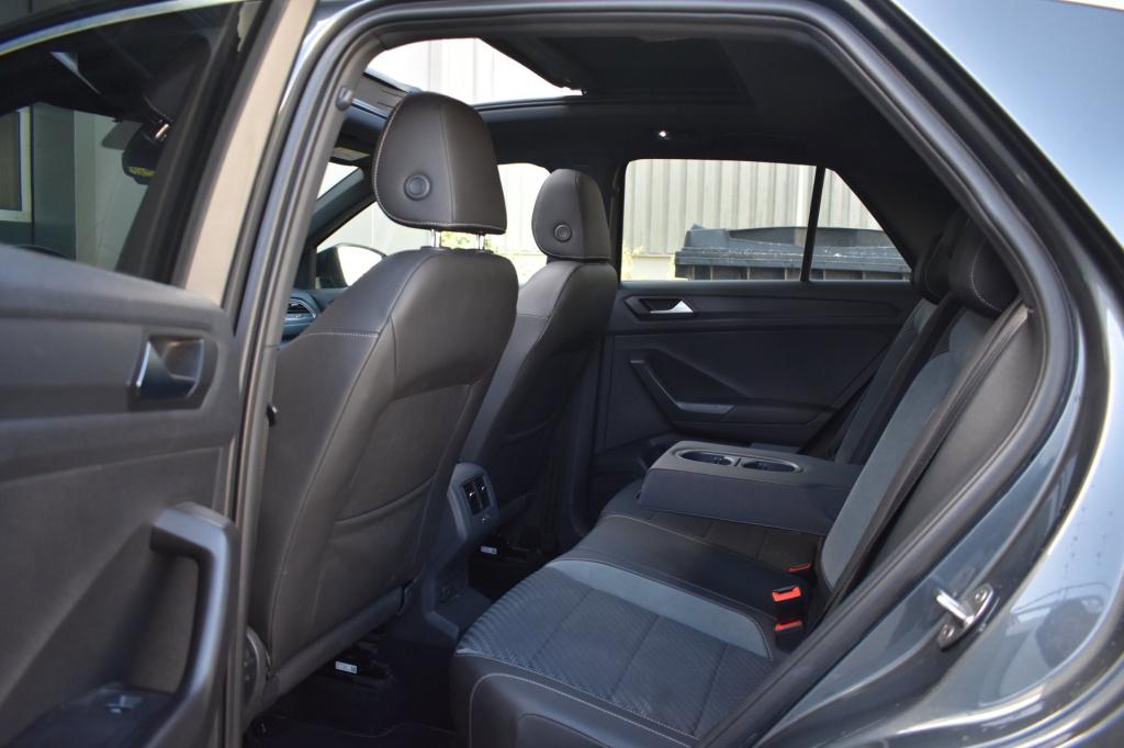 Volkswagen T-roc 1.5 tsi r-line | pano | trekhaak | camera | beats | nap | 