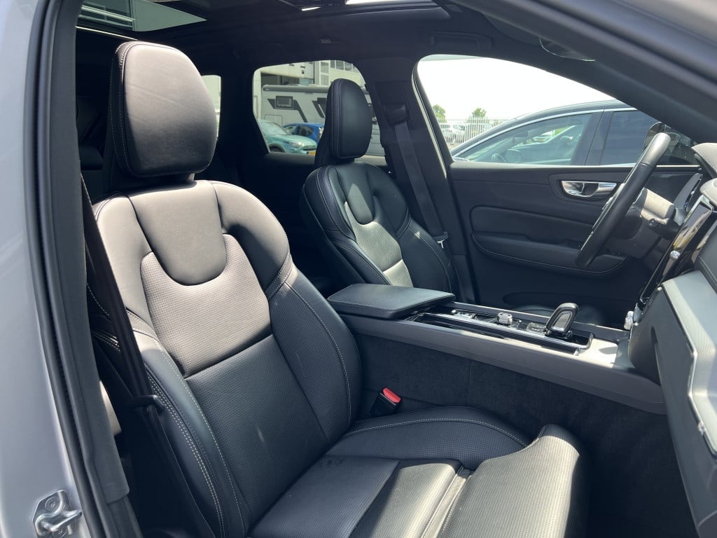 Volvo XC60 t6 340pk recharge r-design| luchtvering| panodak| adap.cruise| 3