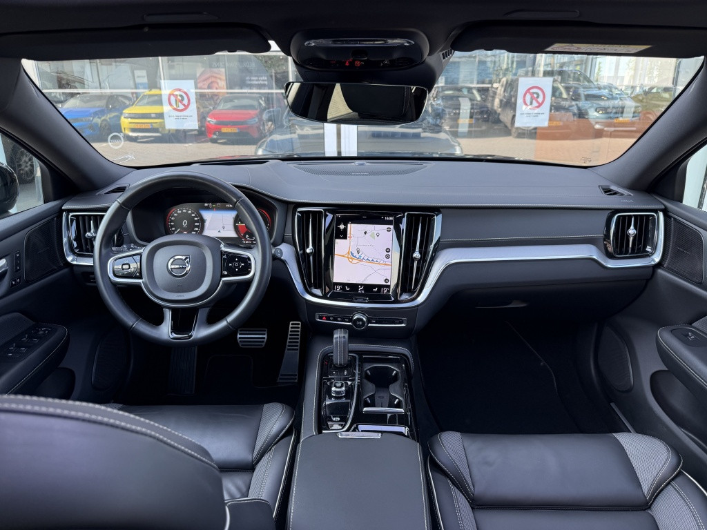 Volvo V60 v60 t6 340pk r-design| panodak| adap.cruise| 360camera| hud| key