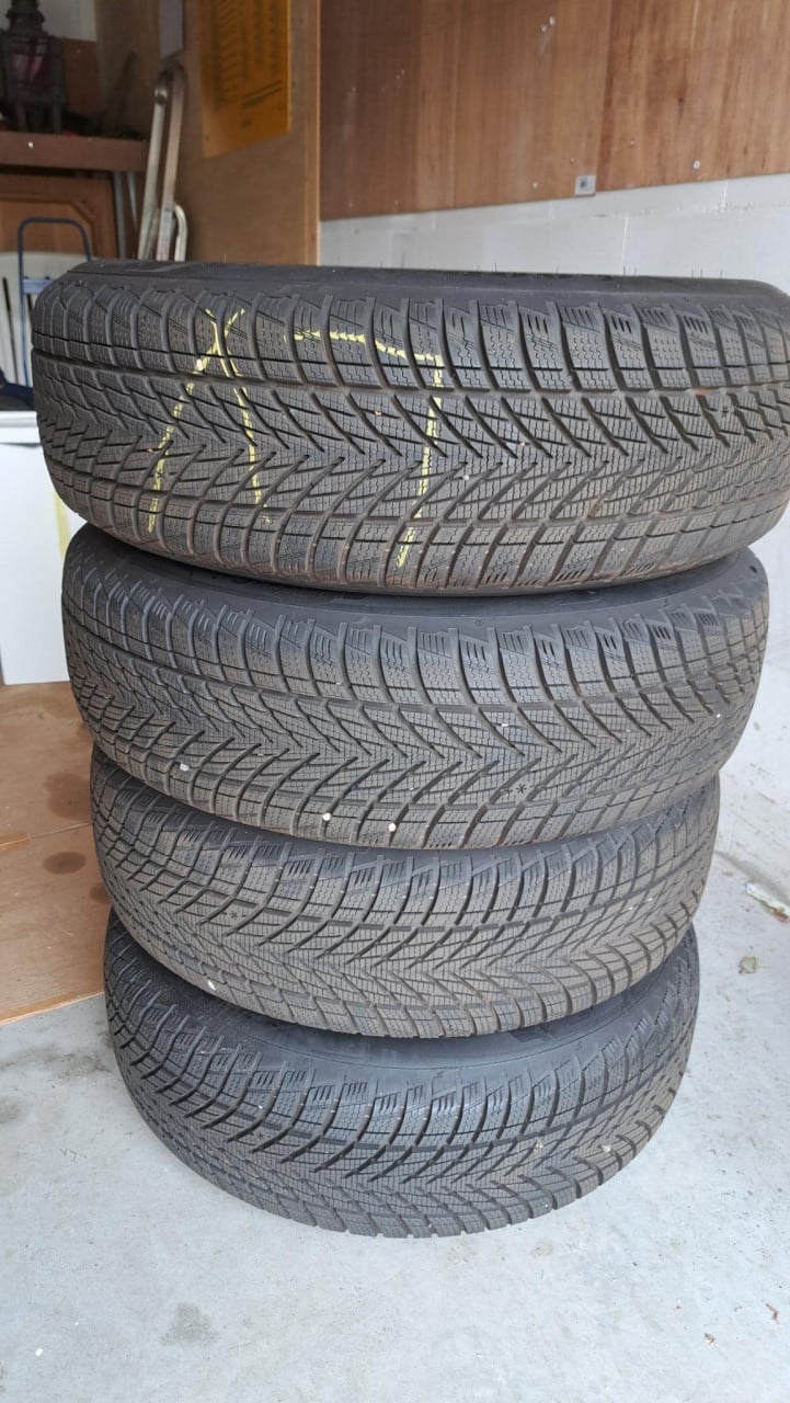 Velgen/Winterbanden 215/65R16 98H