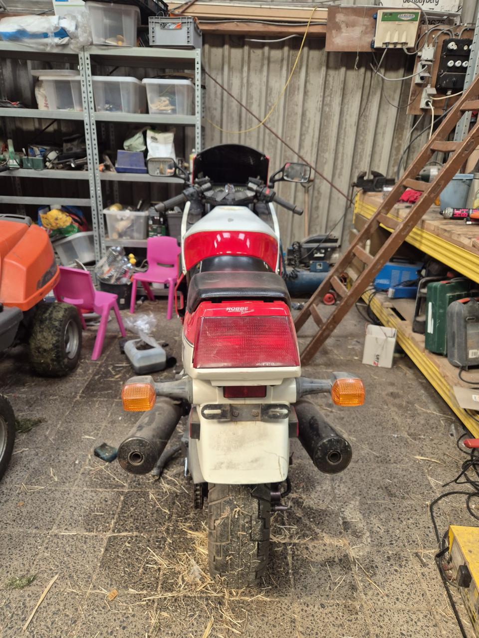 Kawasaki GPX 750R project