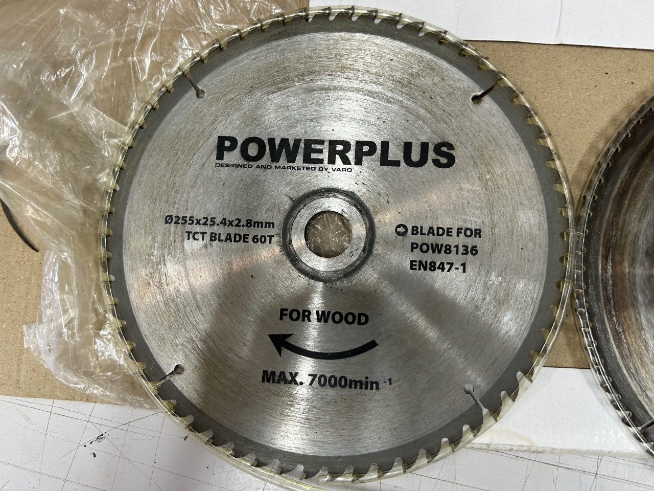 Powerplus POW8136 Afkortzaag met trekfunctie