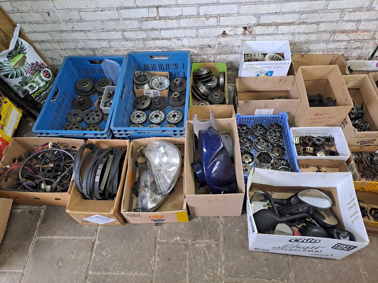 Te koop hele grote partij peugeot vivacity onderdelen