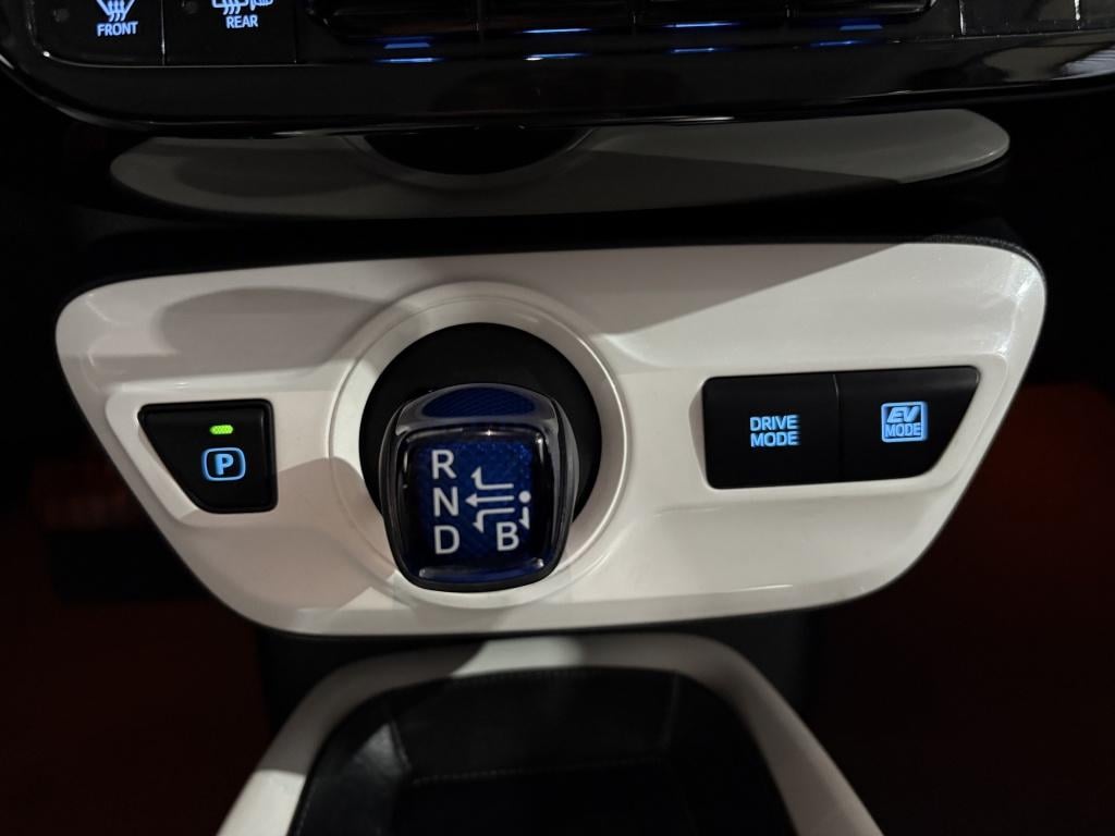 Toyota Prius 1.8 first edition | camera | bsm | pdc |