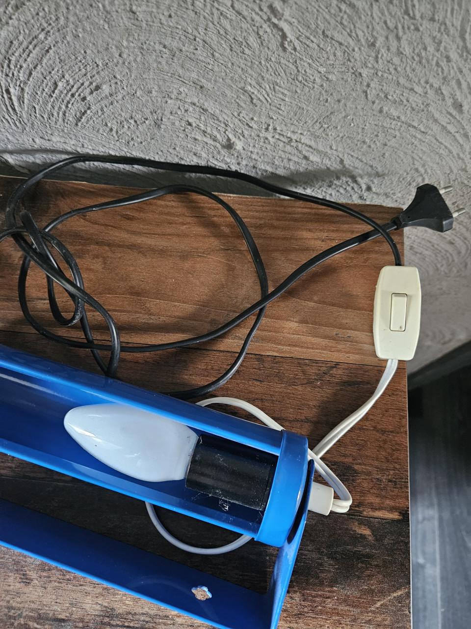 Vintage blauwe wandlamp/bedlampje met schakelaar