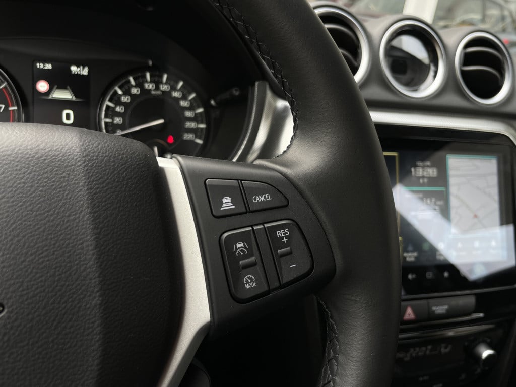 Suzuki Vitara 1.4 boosterjet style smart hybrid