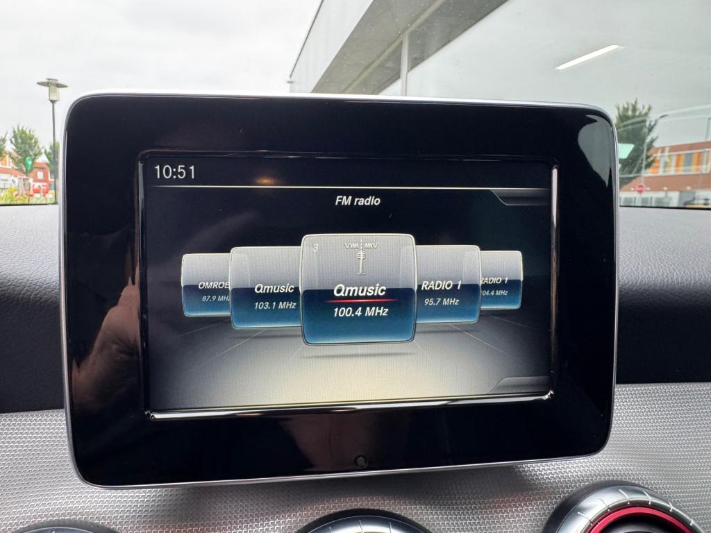 Mercedes-Benz Cla 200 urban automaat , apple-carplay , achteruitrijcamera ,