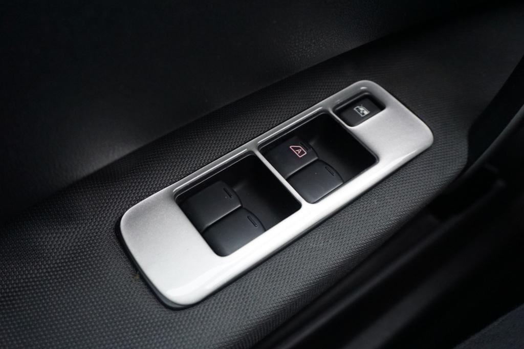 Nissan Qashqai 2.0 acenta automaat - airco / cruise / pano / parkeersens. /