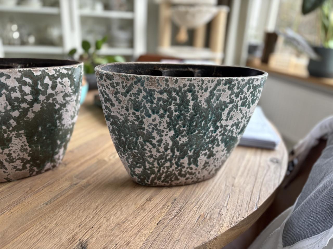 2 super mooie ovale bloempotten
