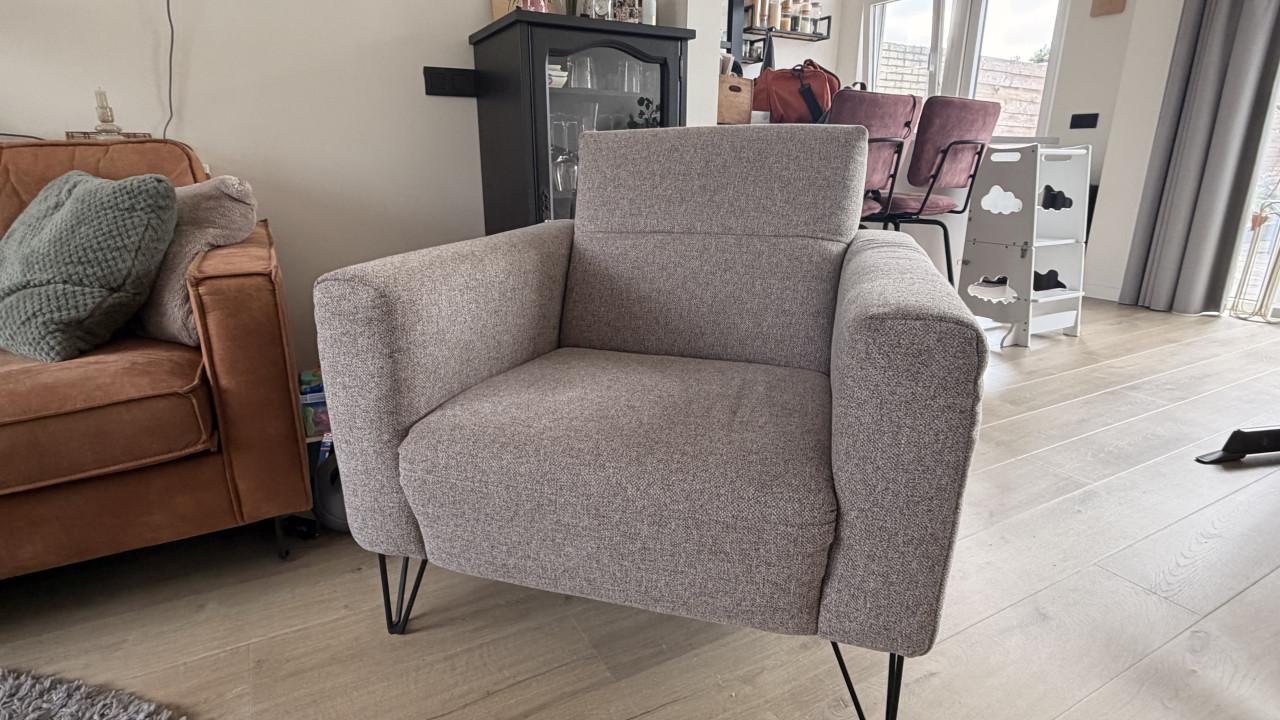 Fauteuil met poufe stof yield taupe
