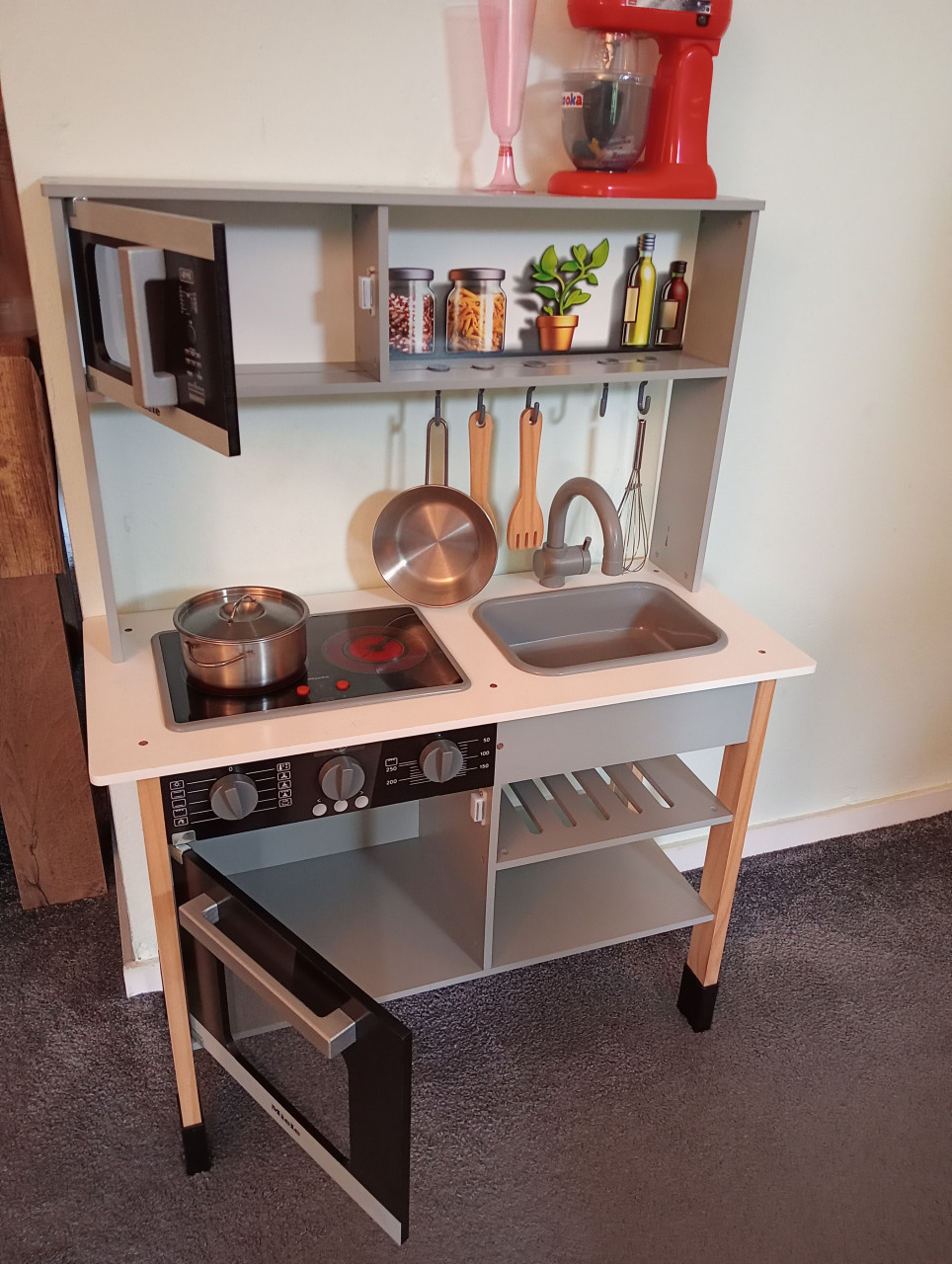 TE KOOP: MIELE SPEELKEUKENTJE, ALS NIEUW!!