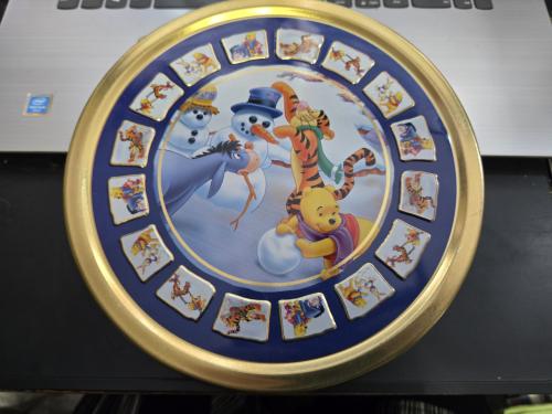 Verzamelblik van Disney's Winnie de Poeh uit de 'Collectors Series'. 12/24