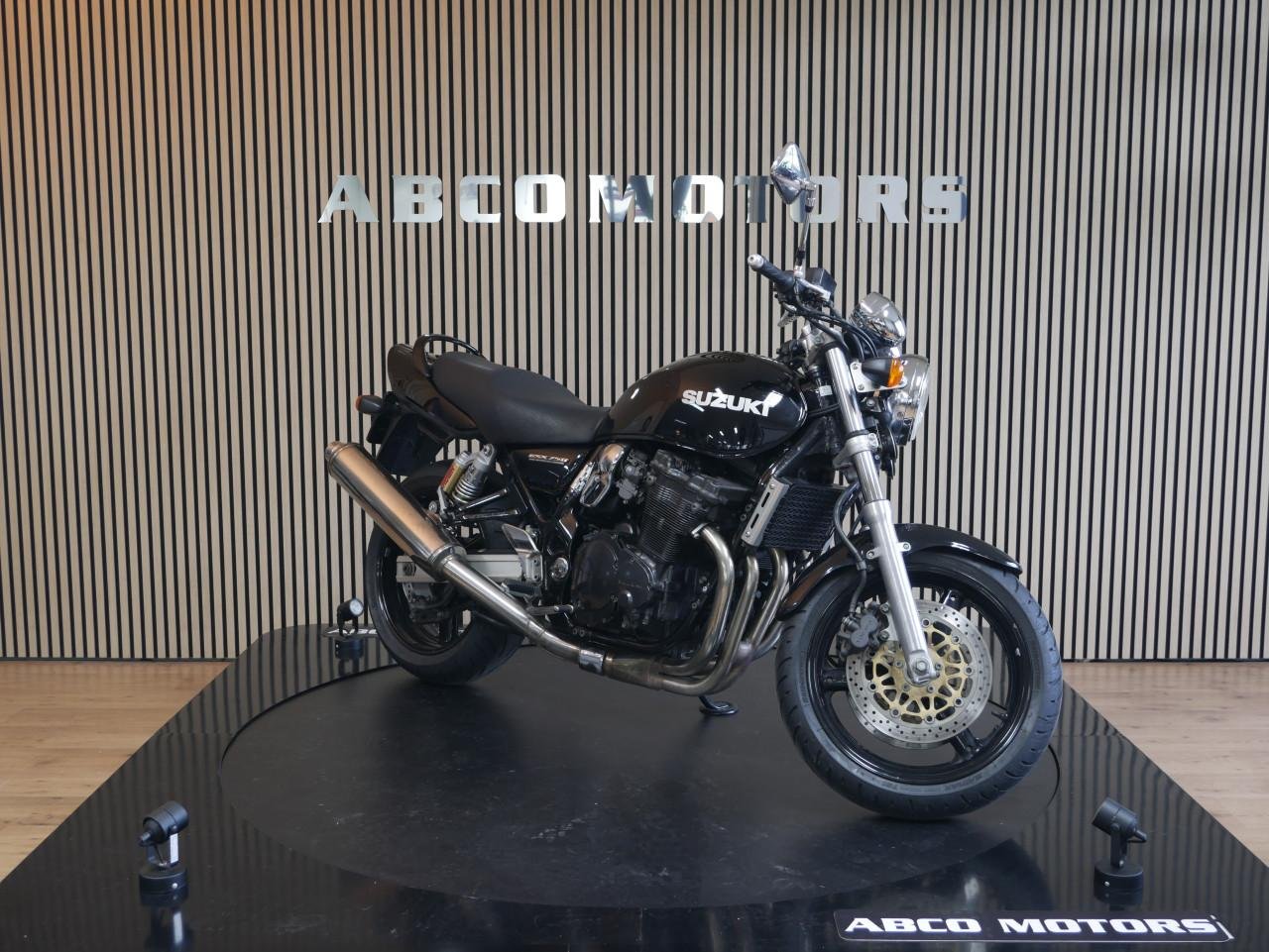 SUZUKI GSX 750